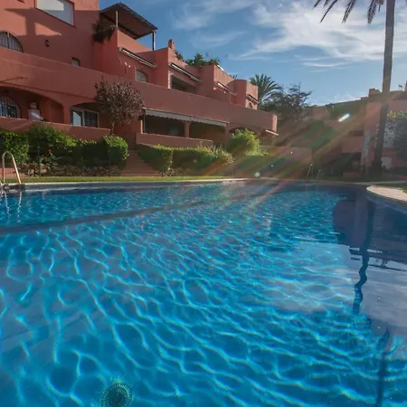 2 Bedroom Front Line Flat In Costabella, Marbella, 公寓 马尔韦利亚