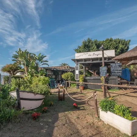 公寓 2 Bedroom Front Line Flat In Costabella, Marbella, *