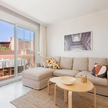 2 Bedroom Front Line Flat In Costabella, Marbella, 公寓 *