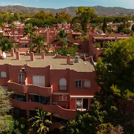 2 Bedroom Front Line Flat In Costabella, Marbella, 公寓 *