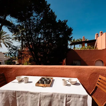 公寓 2 Bedroom Front Line Flat In Costabella, Marbella, 马尔韦利亚
